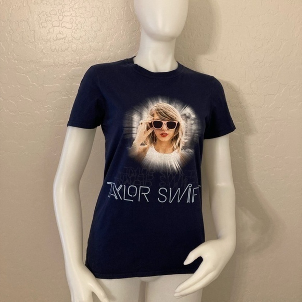 Taylor Swift Gildan The 1989 World Tour Concert T-Shirt Medium